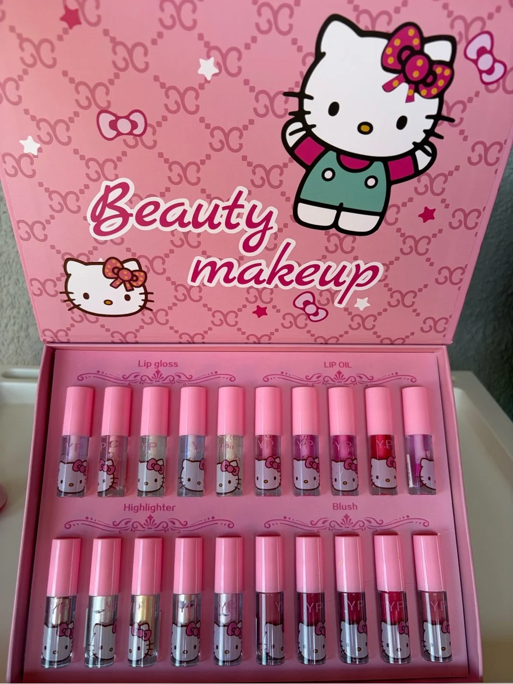 18 Pieces Hello Kitty Kids Makeup & Hair Accessory Set